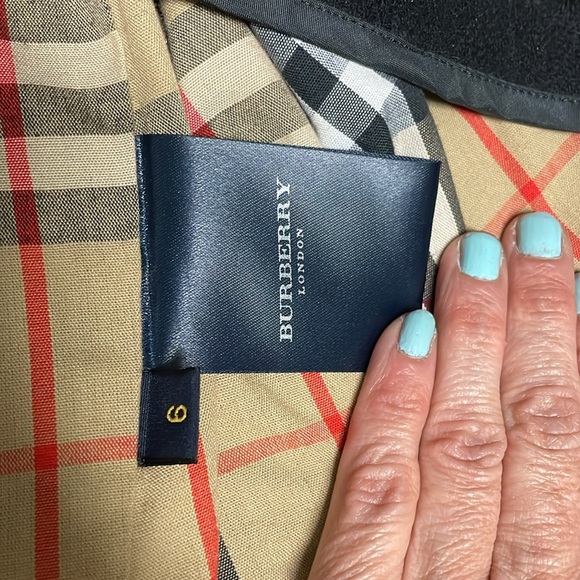 Burberry wear 2 ways - winterized wool camel hair insert and waterproof outer - Picture 13 of 16